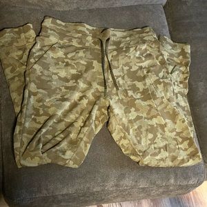 Lululemon Camo Joggers size 8